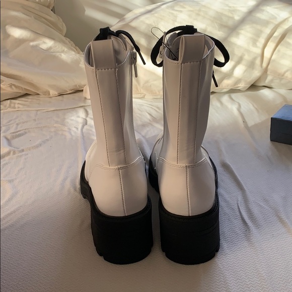 White boots - Picture 3 of 4